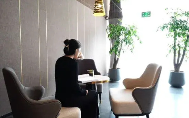 Homeinn Plus Hotel (Pei County Zhongjin Plaza)