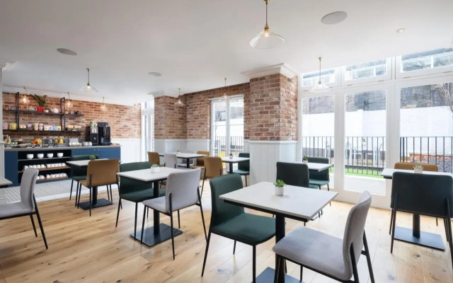 33-36 Prince`S Square Apartments