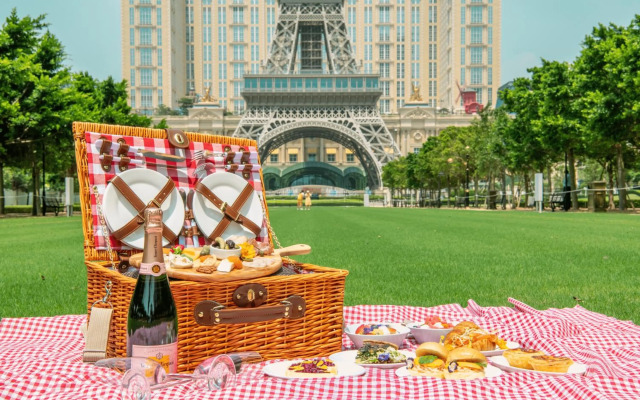 The Parisian Macao