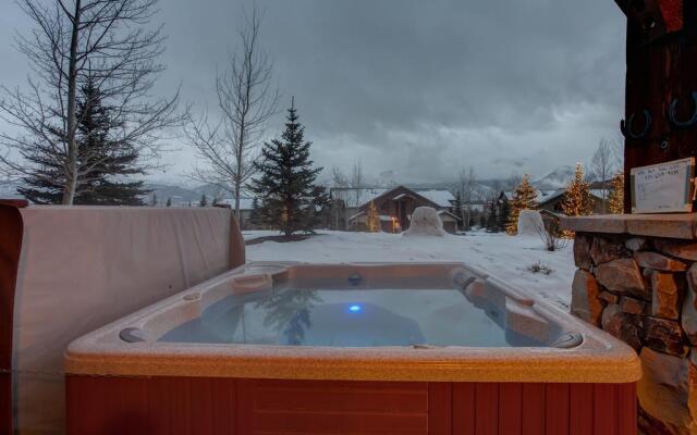 Last Sun at The Cove by Alpine Ski Properties