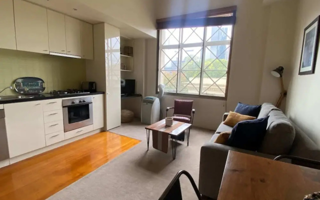 1-bedroom Unit in Classic Melbourne CBD Building!