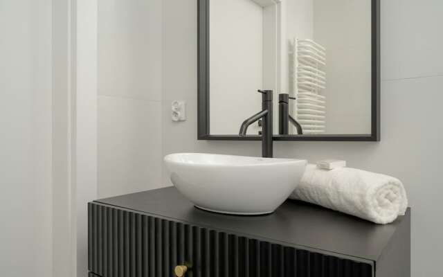 Elegant Studio Free Garage by Renters