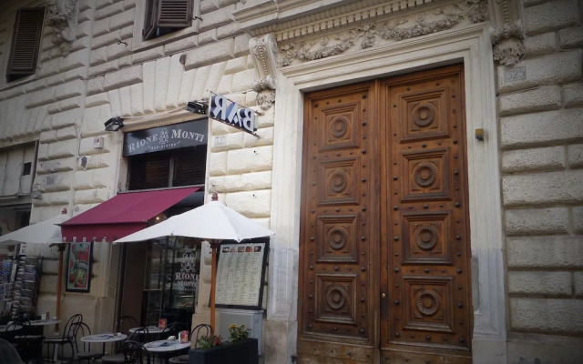 Al 325 rooms ai Fori
