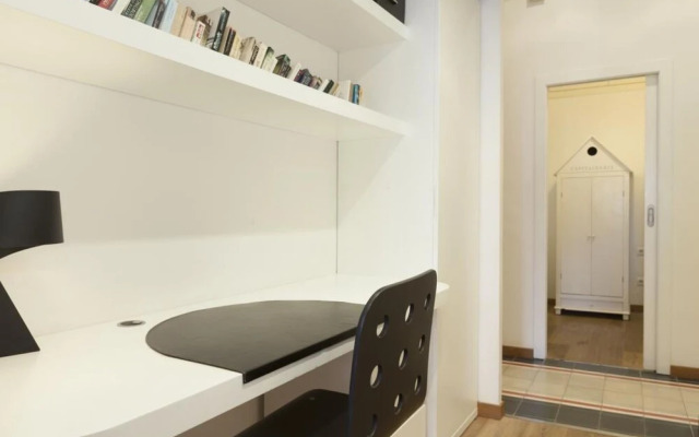 Akira Flats Roger de Flor Chic apartment