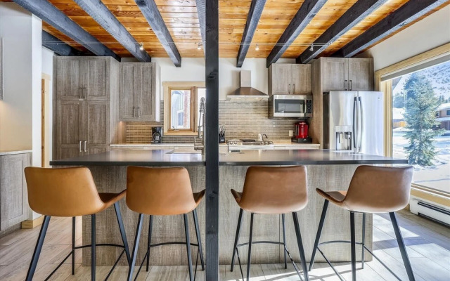 Red Feather 5 Bedroom Home by Redawning