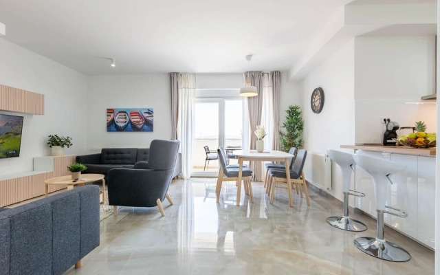 Exquisite Prestige Luxury Apartments With Shared Pool