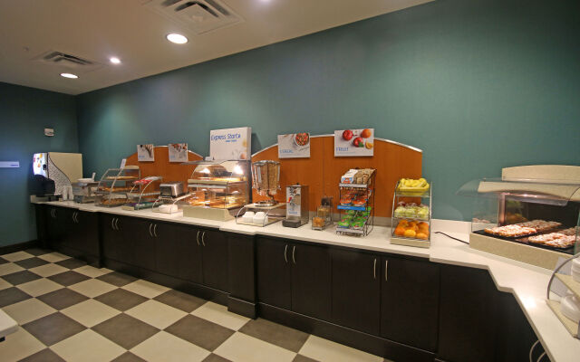 Holiday Inn Express & Suites Charlotte North by IHG