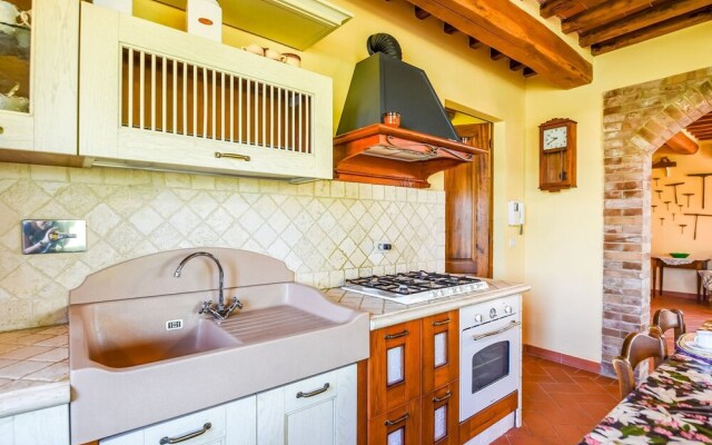 Cozy Cottage in Castelnuovo Berardenga with Swimming Pool