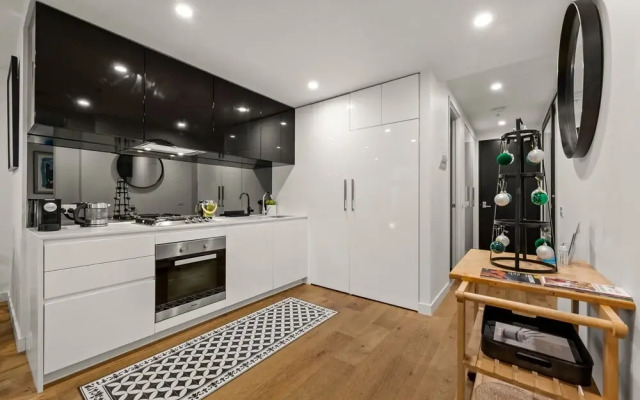 StayCentral - Hawthorn East - Study, 2 Car spaces