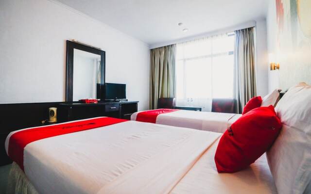 Reddoorz Plus near Mall Ratu Indah 2