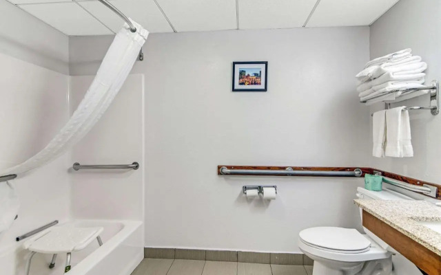 Comfort Suites near I-80 and I-94