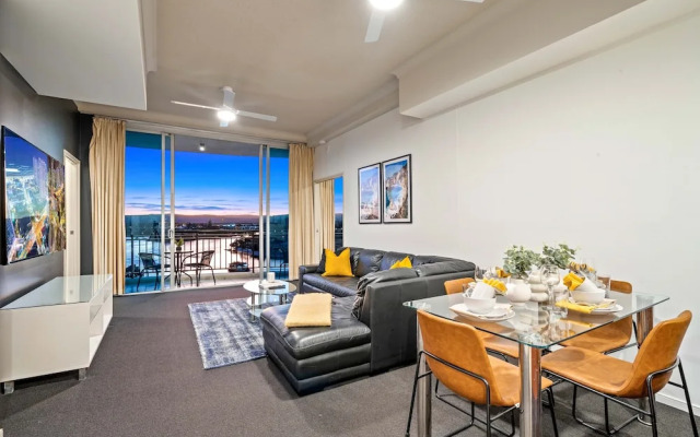 Chevron Renaissance - Wow Stay