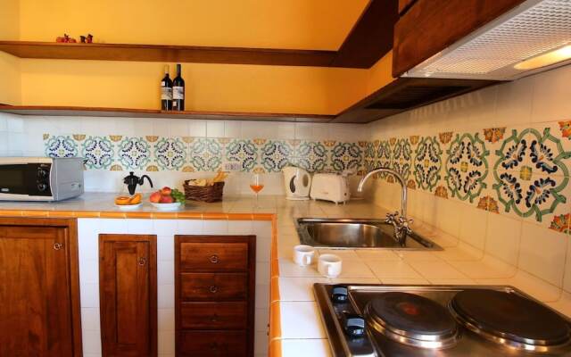 Rustic Getaway With Pool, Garden