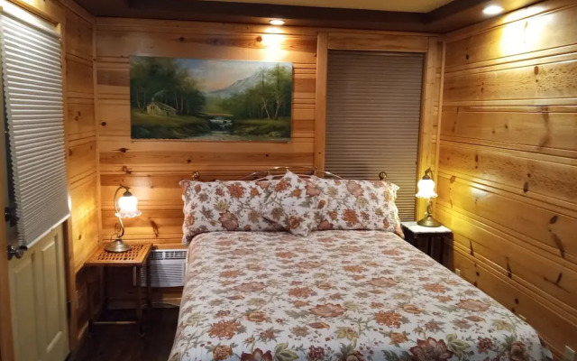 All Season's Groveland Inn