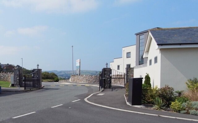 Impeccable Modern Two Bed House in Colwyn Bay