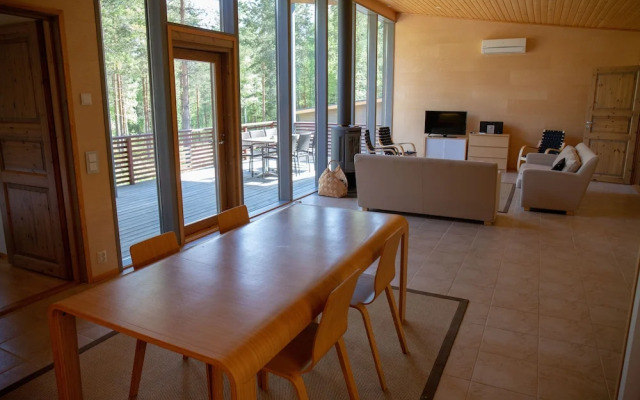 Kuoreksenniemi Villas & Lakehouse