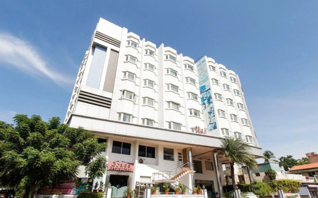 Hotel Raj by OYO