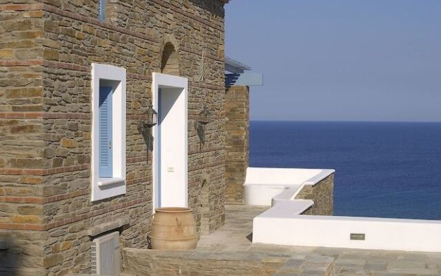 Luxury Villa By The Beach by VillaRentalsgr