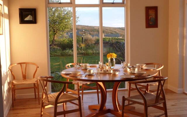Awelon - Manorbier Bed and Breakfast