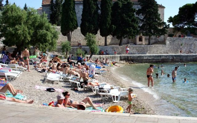 Apartments and rooms with parking space Hvar - 13161
