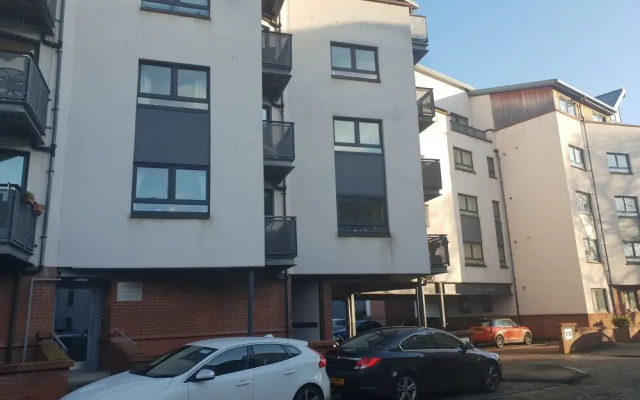 Quiet Modern 2 bed 2 bath with elevator