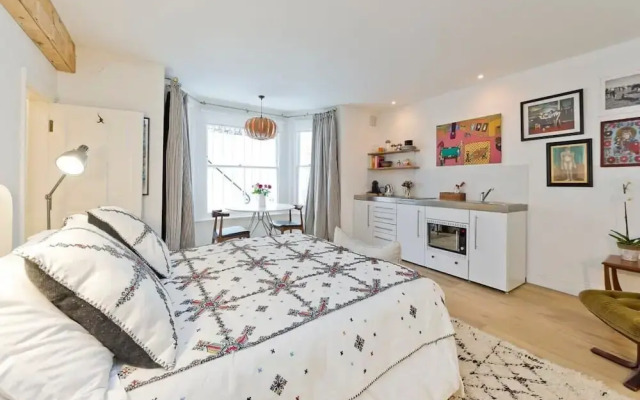 Gorgeous & Grand 5 Bed House, Holland Park