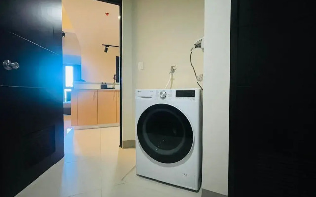Uptown Parksuites BGC