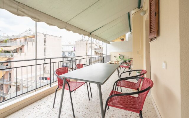 Bright 2 Bed Apartment by Cloudkeys