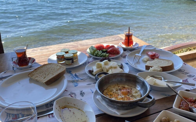 Gulet Tiny House Hotel