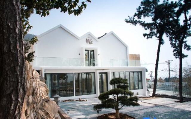 Qingdao Qigu Abalone Island No.85 Homestay