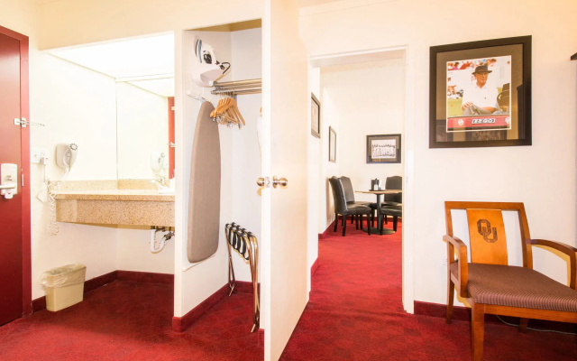 Sooner Legends Inn and Suites