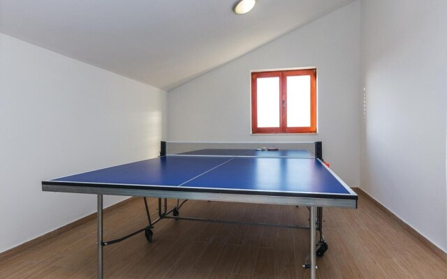 Awesome Home in Sv Filip i Jakov With Sauna, Wifi and 5 Bedrooms