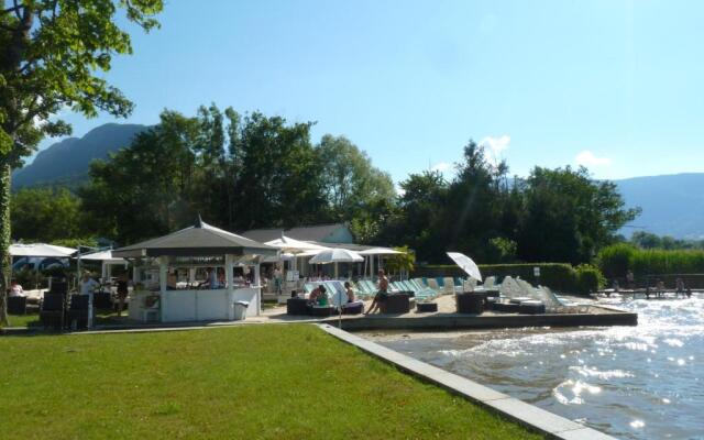 la baie des voiles ,vue lac d'Annecy ,plage privée