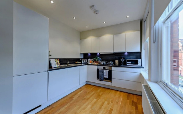 Spacious 3 Bedroom Apartment in Hammersmith