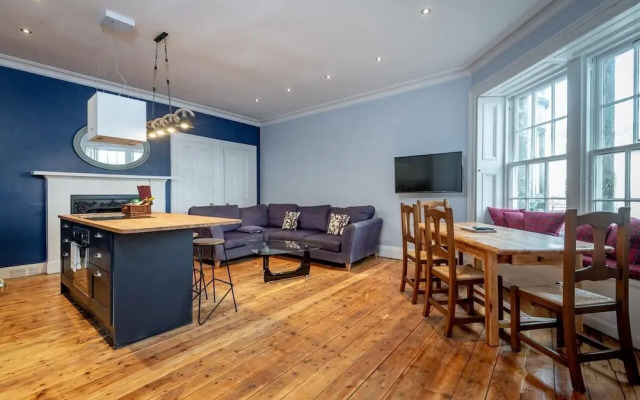 Market Street Apartment Sleeps 6