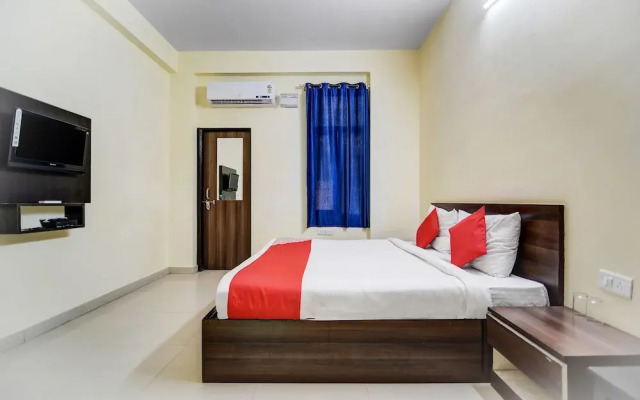 Oyo Flagship 28716 Panchasheel Enclave