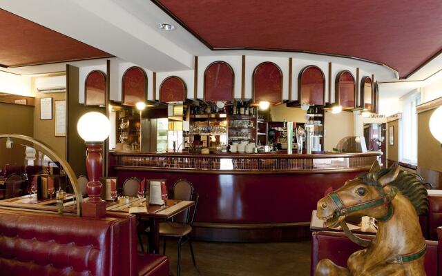 Hôtel restaurant Le Cheval Rouge
