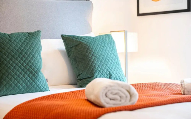 Waterside Flat in Central Leeds