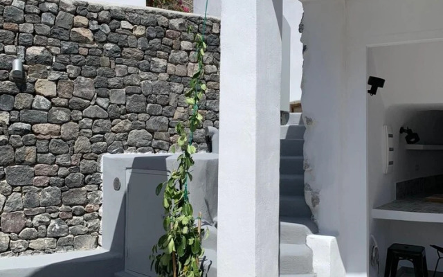 Timedrops Santorini Kallisti Villa Courtyard Suite