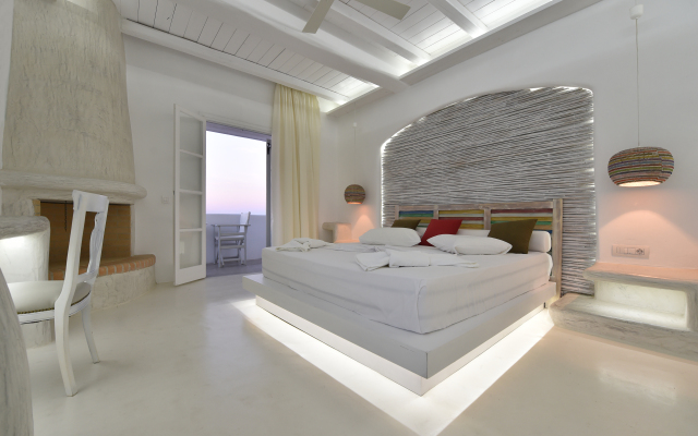 Zefi Hotel & Suites