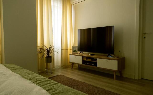 Lara 65 - Cozy & Modern Apartment @ Conest