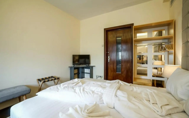 Lovely - 3 Bdr. Serviced Apartment In Old Town
