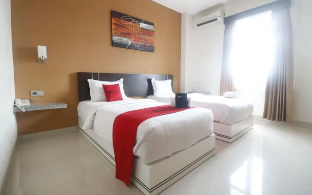 RedDoorz Plus near Universitas Negeri Makassar