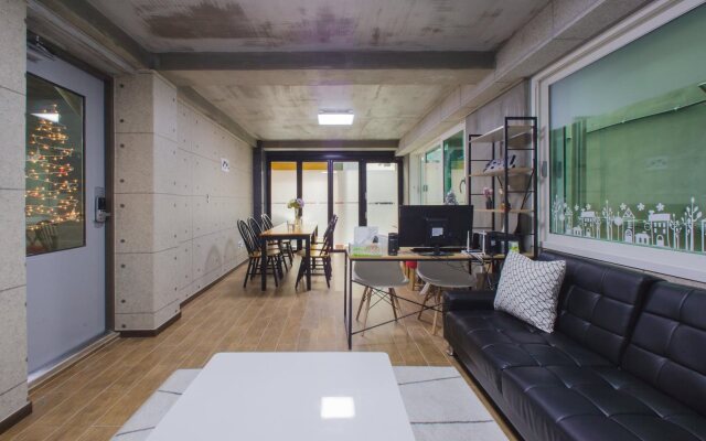 KW Hongdae Line Hostel