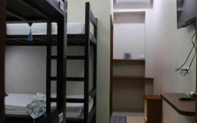 Coron Hostel Express - Adults Only
