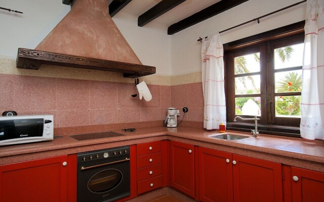 Comfortable Villa in Haría With Swimming Pool