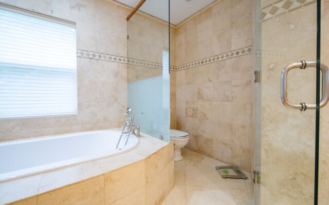 Crystal Court Estate - Four Bedroom Home