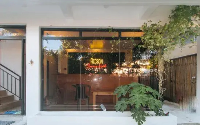 RedDoorz @ Recson Boracay Hostel