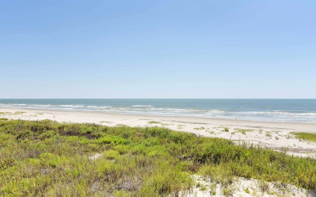 Pet-friendly Galveston Home w/ Wraparound Deck