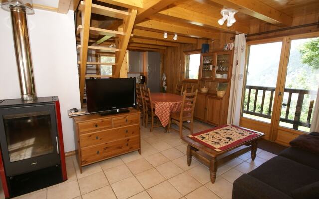 Peaceful Chalet in Les Houches with Garage